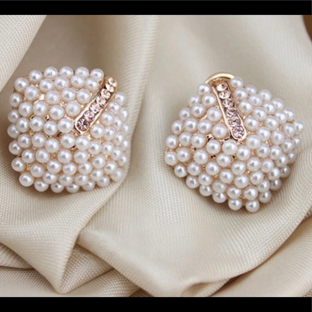 Pearl Studs Earrings 💎